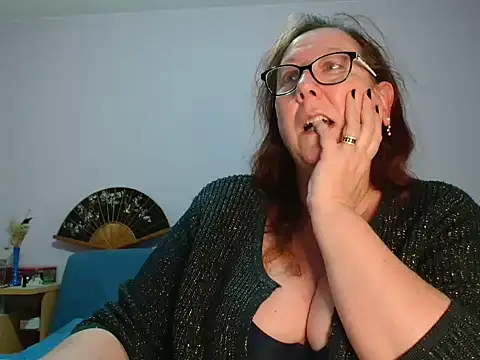 xmyriamx online show from April 4, 8:23 am