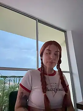 alesziarose  online show from February 5, 11:20 pm