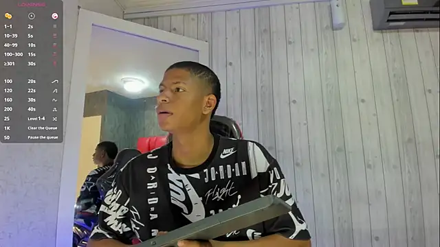 Snapshot of _erick_j chatting on January 5, 8:01 pm erick j online show from January 5, 8:01 pm