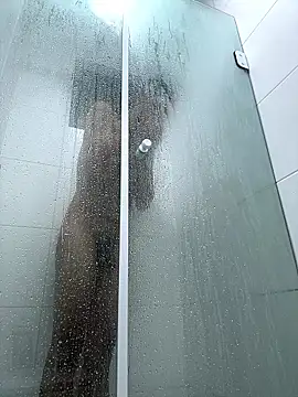 Snapshot of vinihfeh chatting on January 11, 10:59 pm vinihfeh online show from January 11, 10:59 pm