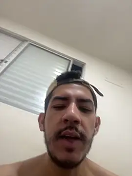 Snapshot of vinihfeh chatting on February 2, 10:41 pm vinihfeh online show from February 2, 10:41 pm