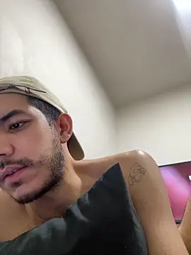 Snapshot of vinihfeh chatting on February 3, 6:40 am vinihfeh online show from February 3, 6:40 am