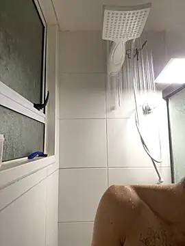 Snapshot of vinihfeh chatting on February 14, 1:13 am vinihfeh online show from February 14, 1:13 am