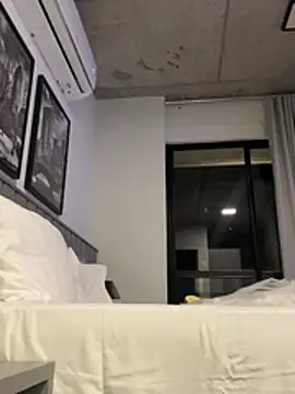 Snapshot of vinihfeh chatting on February 22, 11:14 pm vinihfeh online show from February 22, 11:14 pm