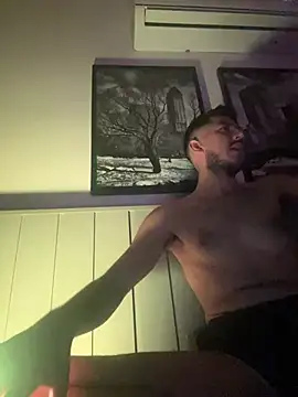 Snapshot of vinihfeh chatting on February 24, 4:43 am vinihfeh online show from February 24, 4:43 am