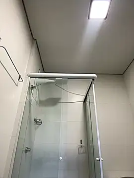 Snapshot of vinihfeh chatting on February 25, 6:39 pm vinihfeh online show from February 25, 6:39 pm