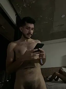 Snapshot of vinihfeh chatting on February 27, 6:35 am vinihfeh online show from February 27, 6:35 am