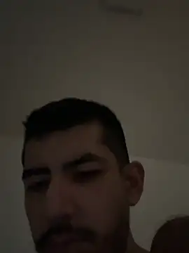 Snapshot of vinihfeh chatting on May 18, 7:31 pm vinihfeh online show from May 18, 7:31 pm