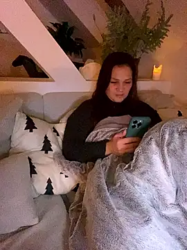 Milenaxlee online show from January 9, 9:05 pm