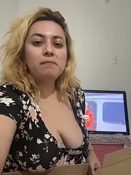Snapshot of Lililuxx chatting on March 8, 2:15 am Lililuxx online show from March 8, 2:15 am