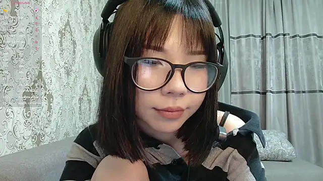 AprilOnilll online show from March 31, 6:08 pm