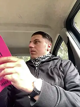 allee2206 online show from March 26, 9:04 am