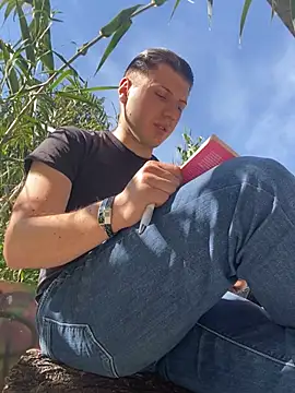 allee2206 online show from March 30, 9:10 am