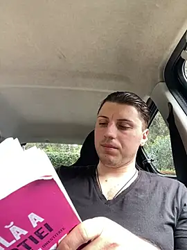 allee2206 online show from April 1, 10:05 am