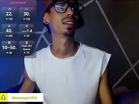 Snapshot of alexx_23cm chatting on May 19, 11:22 pm alexx 23cm online show from May 19, 11:22 pm