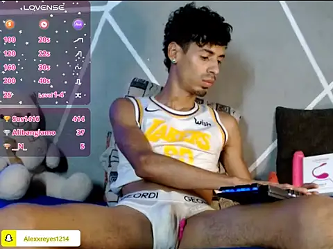 Snapshot of alexx_23cm chatting on May 23, 5:01 am alexx 23cm online show from May 23, 5:01 am