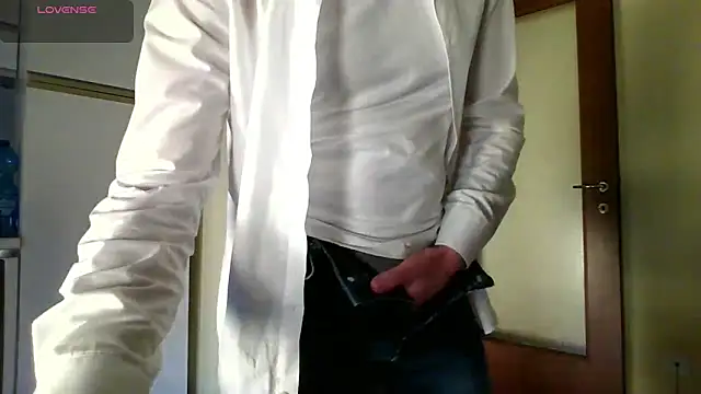 Snapshot of Ele7b5 chatting on May 3, 3:29 pm Ele7b5 online show from May 3, 3:29 pm
