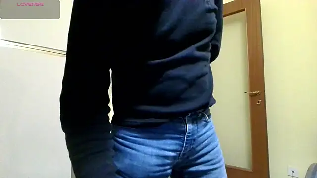 Snapshot of Ele7b5 chatting on May 7, 10:04 pm Ele7b5 online show from May 7, 10:04 pm