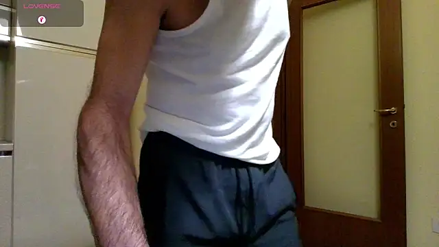 Snapshot of Ele7b5 chatting on May 10, 8:58 pm Ele7b5 online show from May 10, 8:58 pm