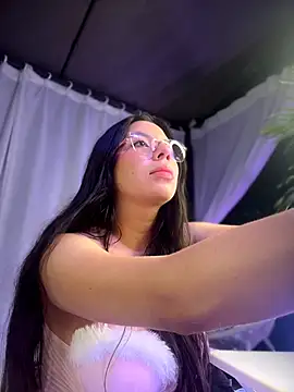 ShyDesireXXX online show from March 4, 5:35 am