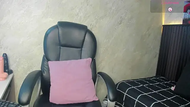 tanisha  lux online show from March 4, 10:16 pm