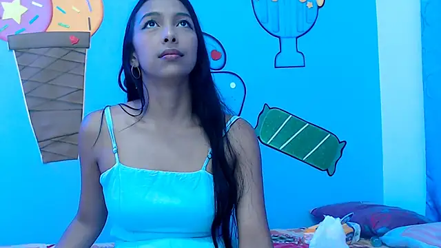 Snapshot of skinnysexzara18 chatting on February 10, 1:32 am skinnysexzara18 online show from February 10, 1:32 am