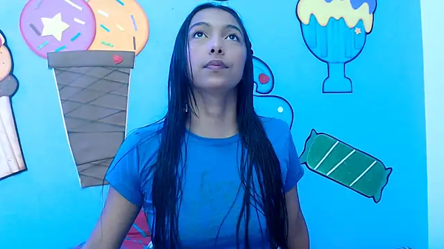 Snapshot of skinnysexzara18 chatting on February 13, 1:12 am skinnysexzara18 online show from February 13, 1:12 am