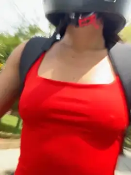 Snapshot of TaylorrHill chatting on February 14, 6:26 pm TaylorrHill online show from February 14, 6:26 pm