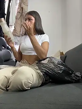 Snapshot of TaylorrHill chatting on March 1, 9:50 pm TaylorrHill online show from March 1, 9:50 pm