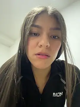 TaylorrHill online show from April 5, 7:33 pm