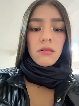 TaylorrHill online show from April 11, 7:40 pm