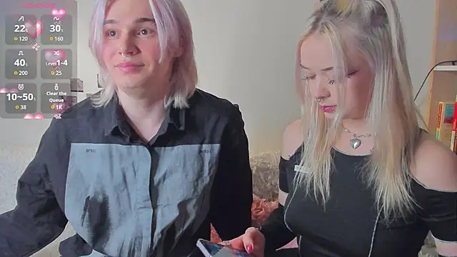 SweetheartsFriends online show from April 24, 9:50 pm