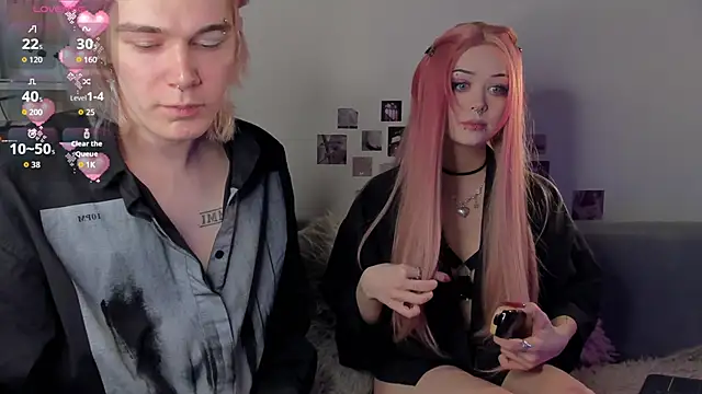 Snapshot of SweetheartsFriends chatting on April 30, 2:40 am SweetheartsFriends online show from April 30, 2:40 am