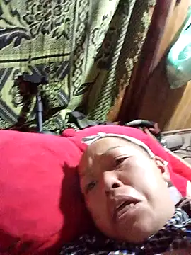 Snapshot of Agnes-baby chatting on January 12, 12:05 am Agnes-baby online show from January 12, 12:05 am