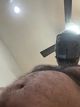 Snapshot of HairyDomGuy chatting on February 18, 7:32 pm HairyDomGuy online show from February 18, 7:32 pm