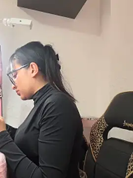 honey kendalll online show from March 8, 11:25 am