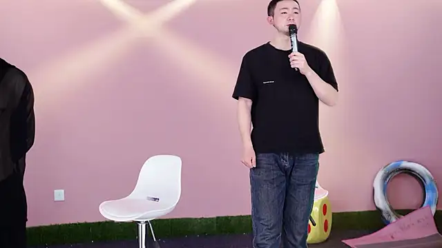 w-lucky online show from February 18, 7:04 am