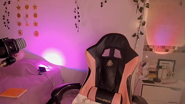 Snapshot of Pisces_angel chatting on February 23, 2:20 am Pisces angel online show from February 23, 2:20 am