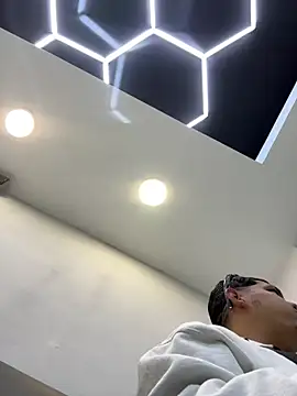 Snapshot of Steven24r30 chatting on January 19, 1:37 pm Steven24r30 online show from January 19, 1:37 pm