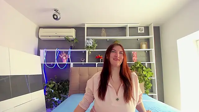 StephieRousee online show from February 27, 6:24 am