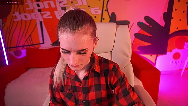 DiamondNina online show from March 24, 8:03 pm