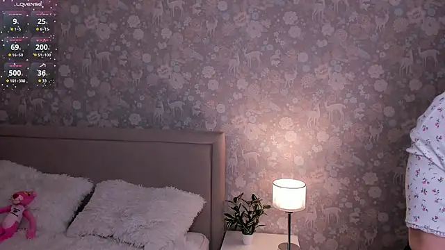 Snapshot of SweetNova_ chatting on June 23, 3:54 pm SweetNova online show from June 23, 3:54 pm