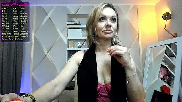 Snapshot of Monika-peach chatting on June 19, 9:18 pm Monika-peach online show from June 19, 9:18 pm