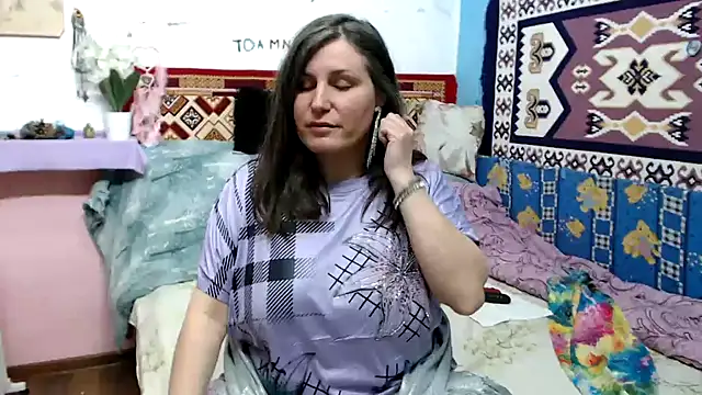 Adelinemilf online show from April 12, 1:05 pm