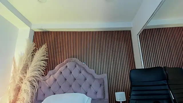 Violett hott  online show from March 23, 12:42 pm