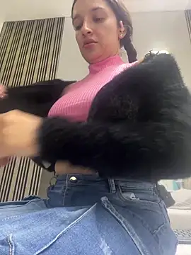 Snapshot of Violett_hott_ chatting on April 18, 11:47 am Violett hott online show from April 18, 11:47 am