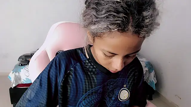 Snapshot of linda_brown_ chatting on April 22, 12:07 pm linda brown online show from April 22, 12:07 pm