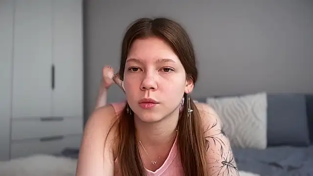 Snapshot of karalinhks chatting on February 1, 8:46 am karalinhks online show from February 1, 8:46 am