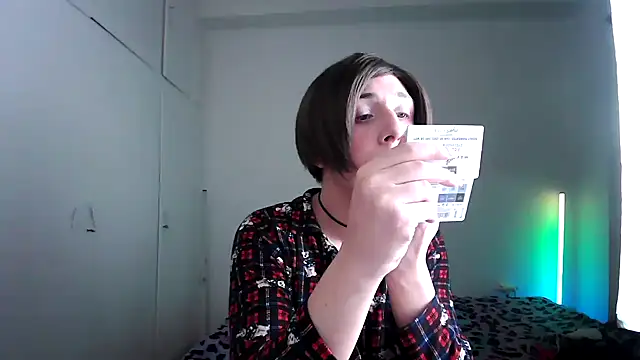 Snapshot of HoneyValentine chatting on February 8, 8:56 pm HoneyValentine online show from February 8, 8:56 pm