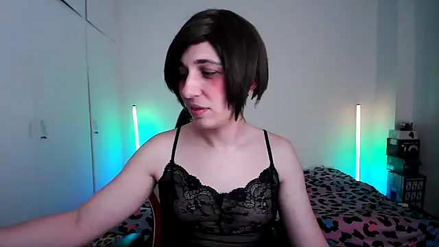 Snapshot of HoneyValentine chatting on April 24, 7:38 pm HoneyValentine online show from April 24, 7:38 pm